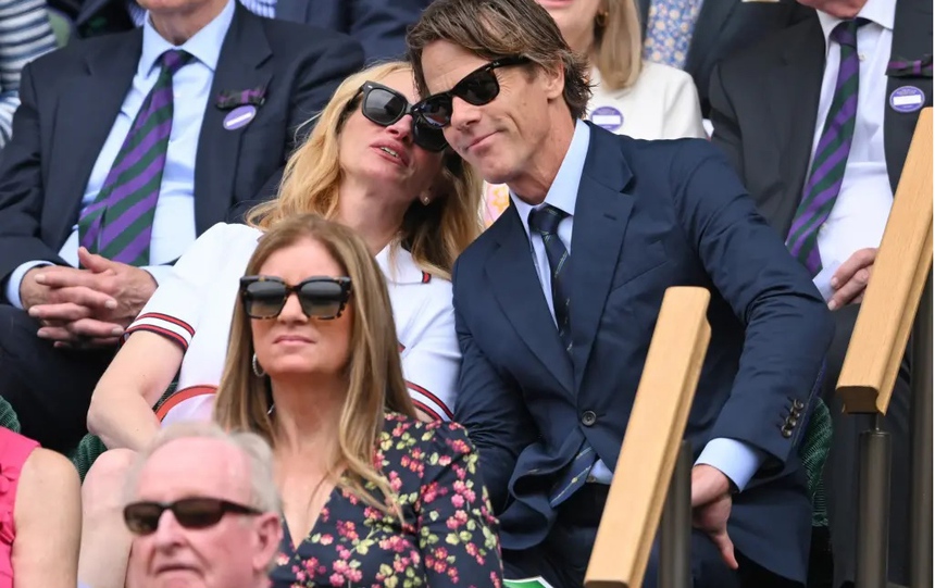 Julia Roberts và chồng có buổi hẹn hò đáng kinh ngạc tại Wimbledon sau kỷ niệm 22 năm ngày cưới - Ảnh 2. Julia Roberts và chồng có buổi hẹn hò đáng kinh ngạc tại Wimbledon sau kỷ niệm 22 năm ngày cưới - Ảnh 2.