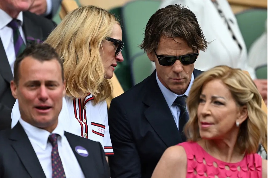 Julia Roberts và chồng có buổi hẹn hò đáng kinh ngạc tại Wimbledon sau kỷ niệm 22 năm ngày cưới - Ảnh 3. Julia Roberts và chồng có buổi hẹn hò đáng kinh ngạc tại Wimbledon sau kỷ niệm 22 năm ngày cưới - Ảnh 3.