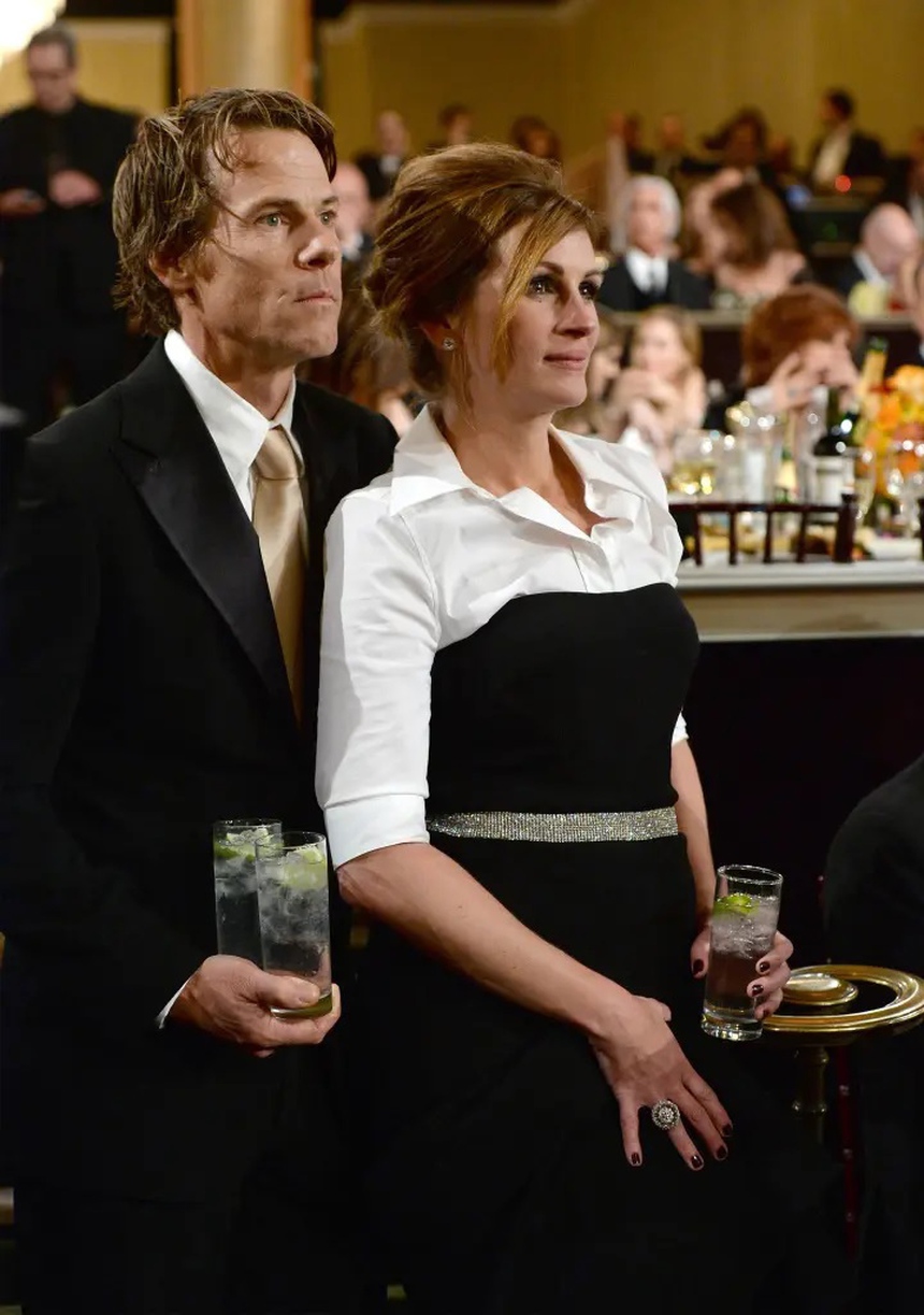 Julia Roberts và chồng có buổi hẹn hò đáng kinh ngạc tại Wimbledon sau kỷ niệm 22 năm ngày cưới - Ảnh 5. Julia Roberts và chồng có buổi hẹn hò đáng kinh ngạc tại Wimbledon sau kỷ niệm 22 năm ngày cưới - Ảnh 5.