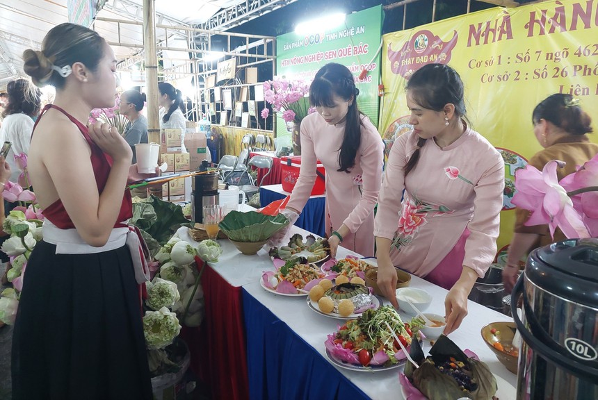 Nâng tầm giá trị sen Hà Nội (kỳ 3 & hết): Hướng tới một lễ hội mang tầm quốc tế - Ảnh 4.