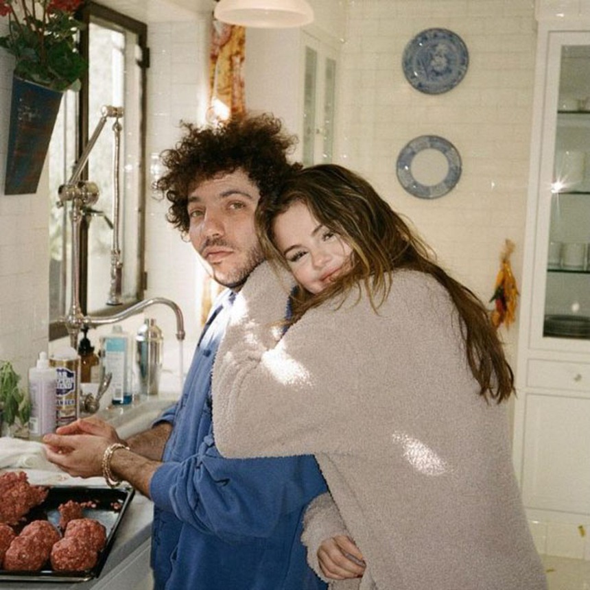 Selena Gomez và Benny Blanco tiết lộ ai nói "yêu" trước - Ảnh 6.