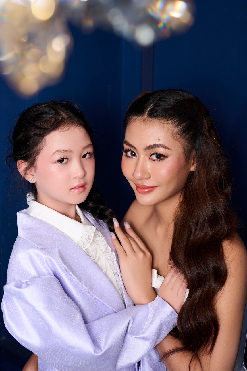 Mẫu nhí Linh Nhi tự tin so kè thần thái bên Hoa hậu Xuân Hạnh - Ảnh 4. Mẫu nhí Linh Nhi tự tin so kè thần thái bên Hoa hậu Xuân Hạnh - Ảnh 4.