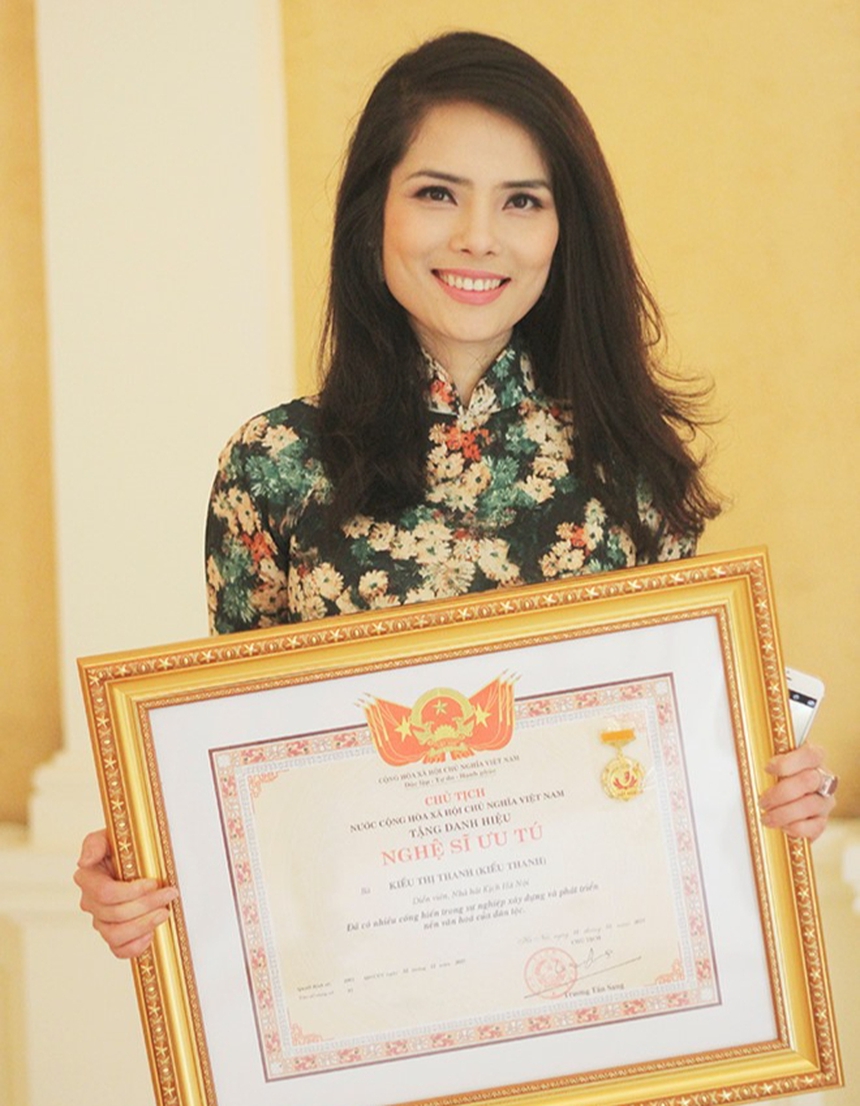 Trà 'cave' trong 'Phía trước là bầu trời': Theo đuổi phong cách cá tính, kín tiếng chuyện đời tư  - Ảnh 3.