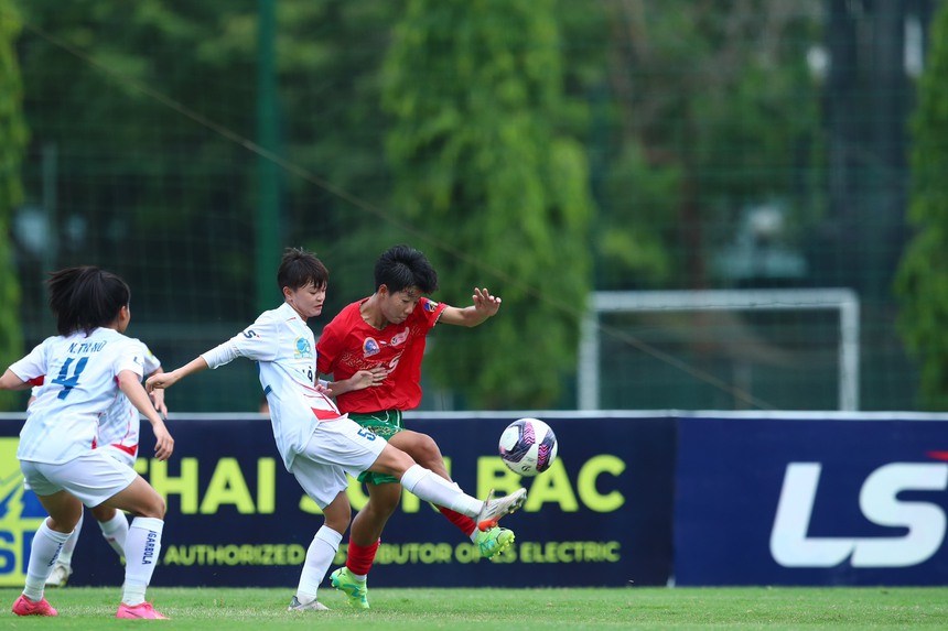 "Hot girl" bóng đá nữ ăn mừng chiến thắng với đội nhà - Ảnh 3.