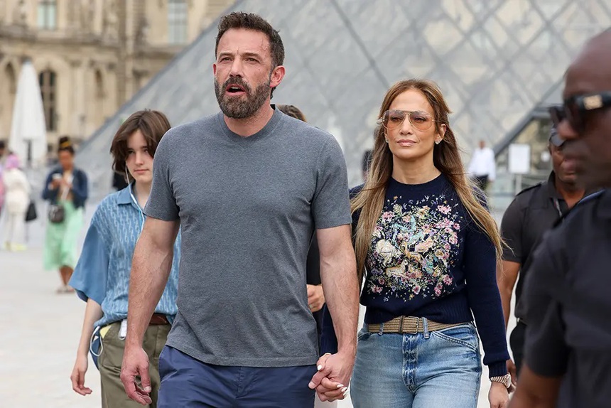 Jennifer Lopez & con gái riêng Ben Affleck thân thiết đi chơi trong khi nam diễn viên vẫn một mình ở LA - Ảnh 7.