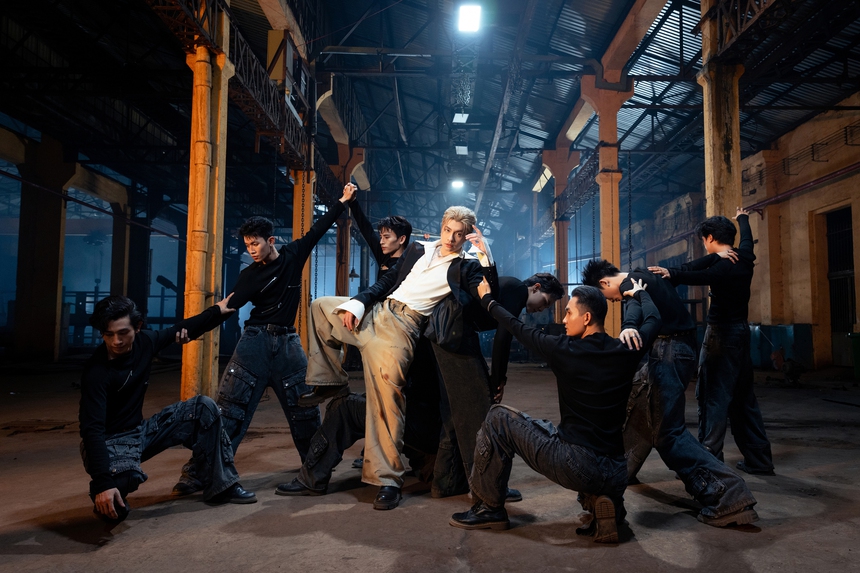 Noo Phước Thịnh khoe vũ đạo cực gắt trong MV "Đùa anh đau đấy" - Ảnh 5.