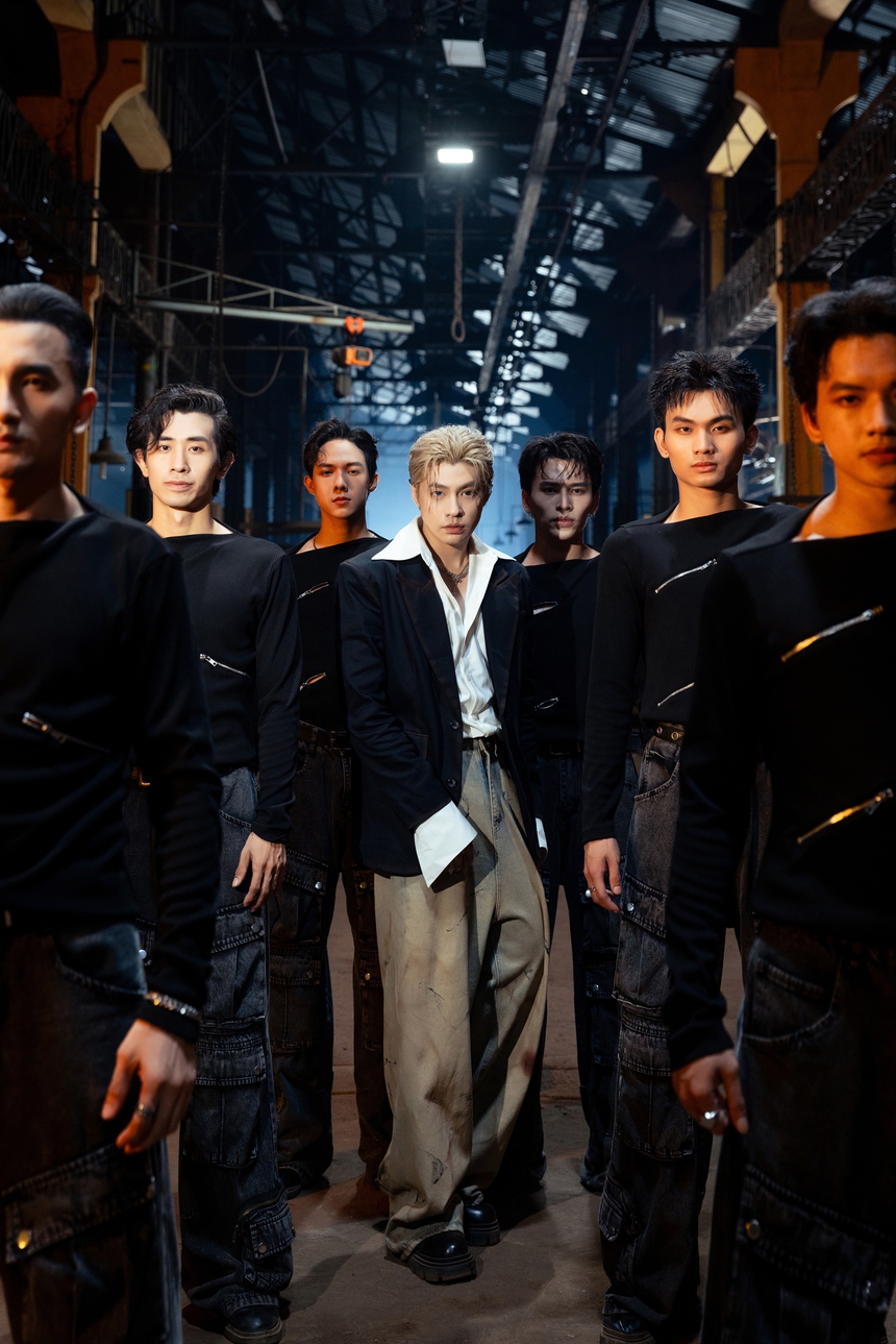 Noo Phước Thịnh khoe vũ đạo cực gắt trong MV "Đùa anh đau đấy" - Ảnh 1.