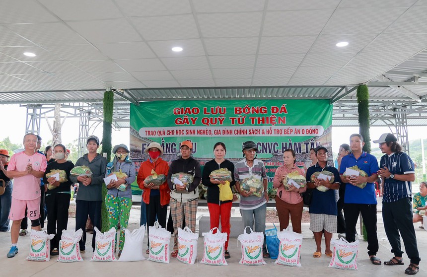 Bóng đá Việt Nam: Cho đi là còn mãi - Ảnh 9.