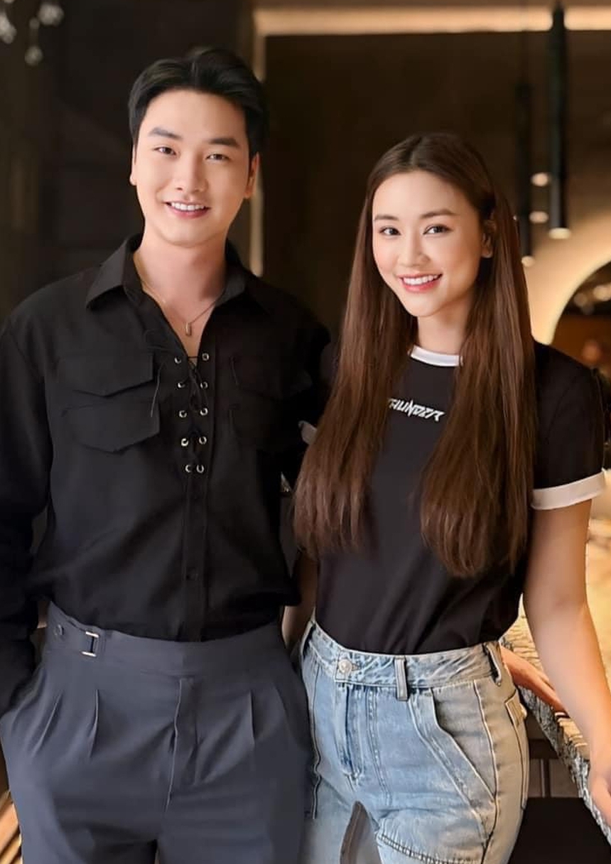 'Mình yêu nhau bình yên thôi': Chị Lan 'cực phẩm' khoe giọng bên Quân 'si tình' - Ảnh 2.