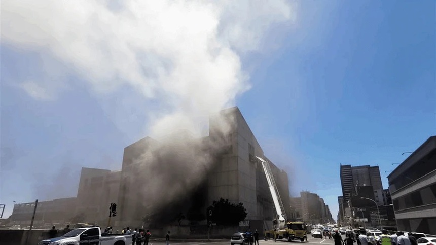 Cháy trung tâm thương mại ở Trung Quốc: Số nạn nhân thiệt mạng tăng lên 16 người - Ảnh 1. Cháy trung tâm thương mại ở Trung Quốc: Số nạn nhân thiệt mạng tăng lên 16 người - Ảnh 1.