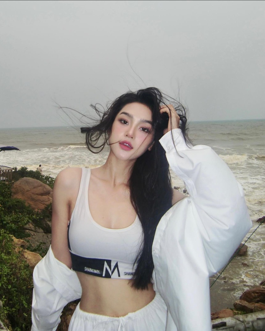 Huyền Lizzie, Thanh Hương và dàn người đẹp VFC trong đường đua bikini hè - Ảnh 11.