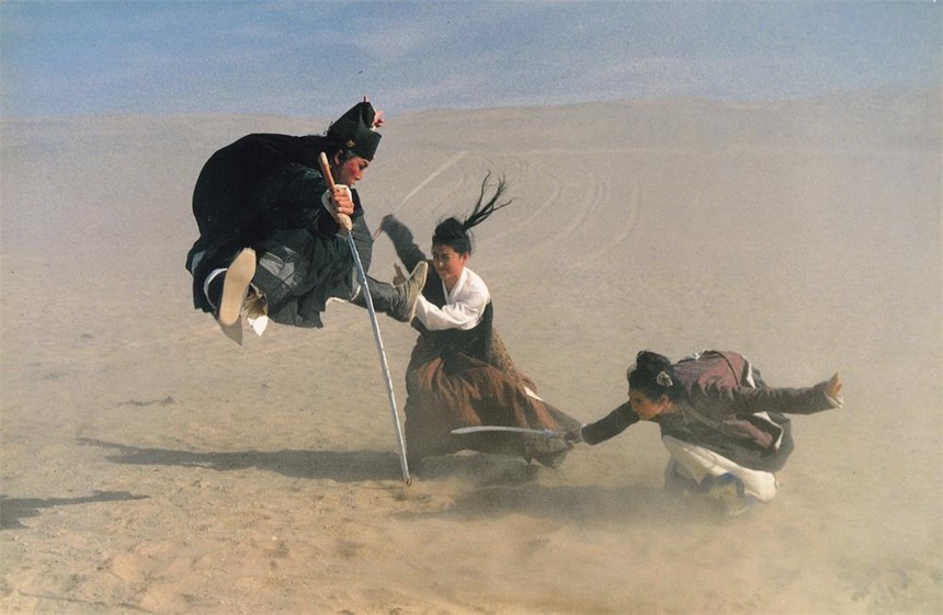 Tam tuyệt ngôi sao trong "Tân Long môn khách sạn" giờ ra sao sau hơn 30 năm? - Ảnh 1.