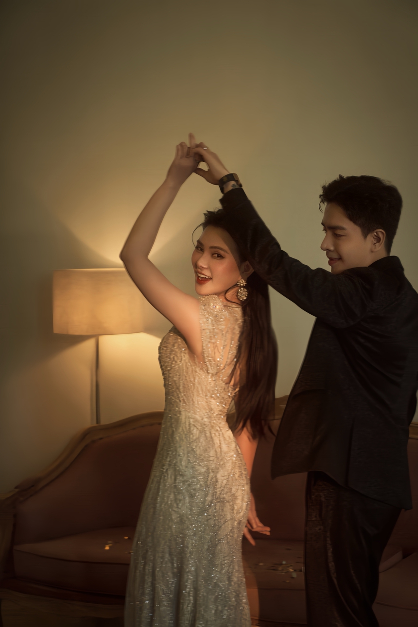 Vợ chồng Thu Thủy “tình bể bình” trong bộ ảnh kỷ niệm 5 năm ngày cưới - Ảnh 4. Vợ chồng Thu Thủy “tình bể bình” trong bộ ảnh kỷ niệm 5 năm ngày cưới - Ảnh 4.