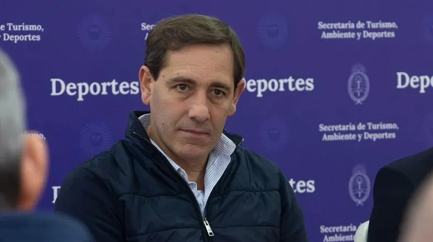 Thứ trưởng Thể thao Argentina mất việc vì ép Messi xin lỗi Thứ trưởng Thể thao Argentina mất việc vì ép Messi xin lỗi