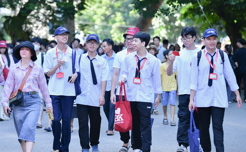 Đại học Bách khoa Hà Nội công bố dự báo điểm chuẩn tuyển sinh 2024 - Ảnh 1. Đại học Bách khoa Hà Nội công bố dự báo điểm chuẩn tuyển sinh 2024 - Ảnh 1.