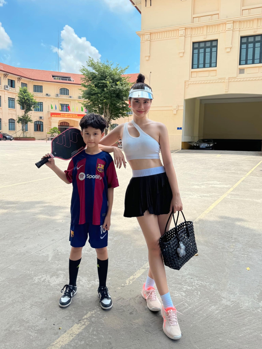 Quỳnh Nga, Huyền Lizzie,... và loạt sao nữ thích thú khoe ảnh đi tập Pikcleball - Ảnh 2. Quỳnh Nga, Huyền Lizzie,... và loạt sao nữ thích thú khoe ảnh đi tập Pikcleball - Ảnh 2.