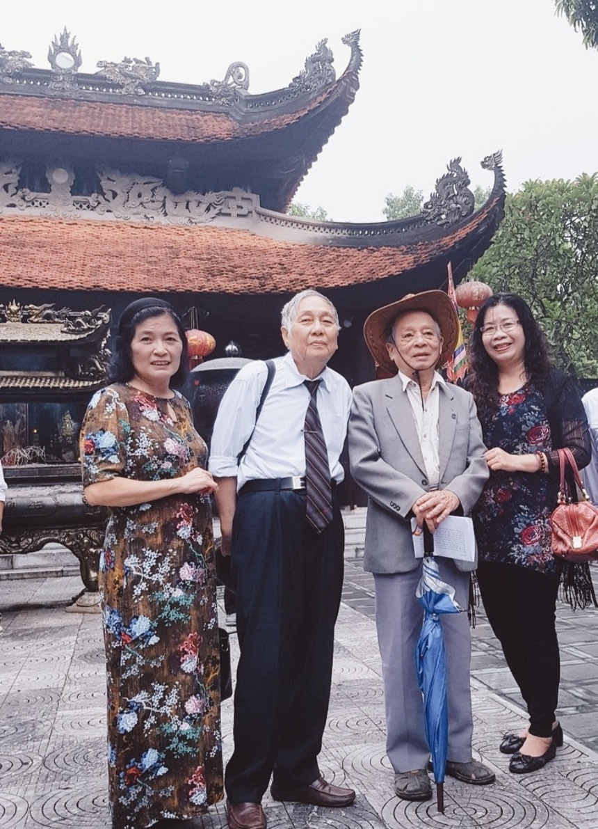 Miết mải "Hái dọc đường văn" - Ảnh 2.