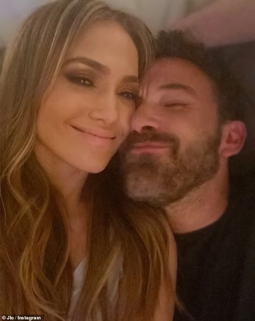 Ben Affleck đến nhà vợ cũ sau khi chuyển đồ khỏi biệt thự mà anh chia sẻ với Jennifer Lopez - Ảnh 6.