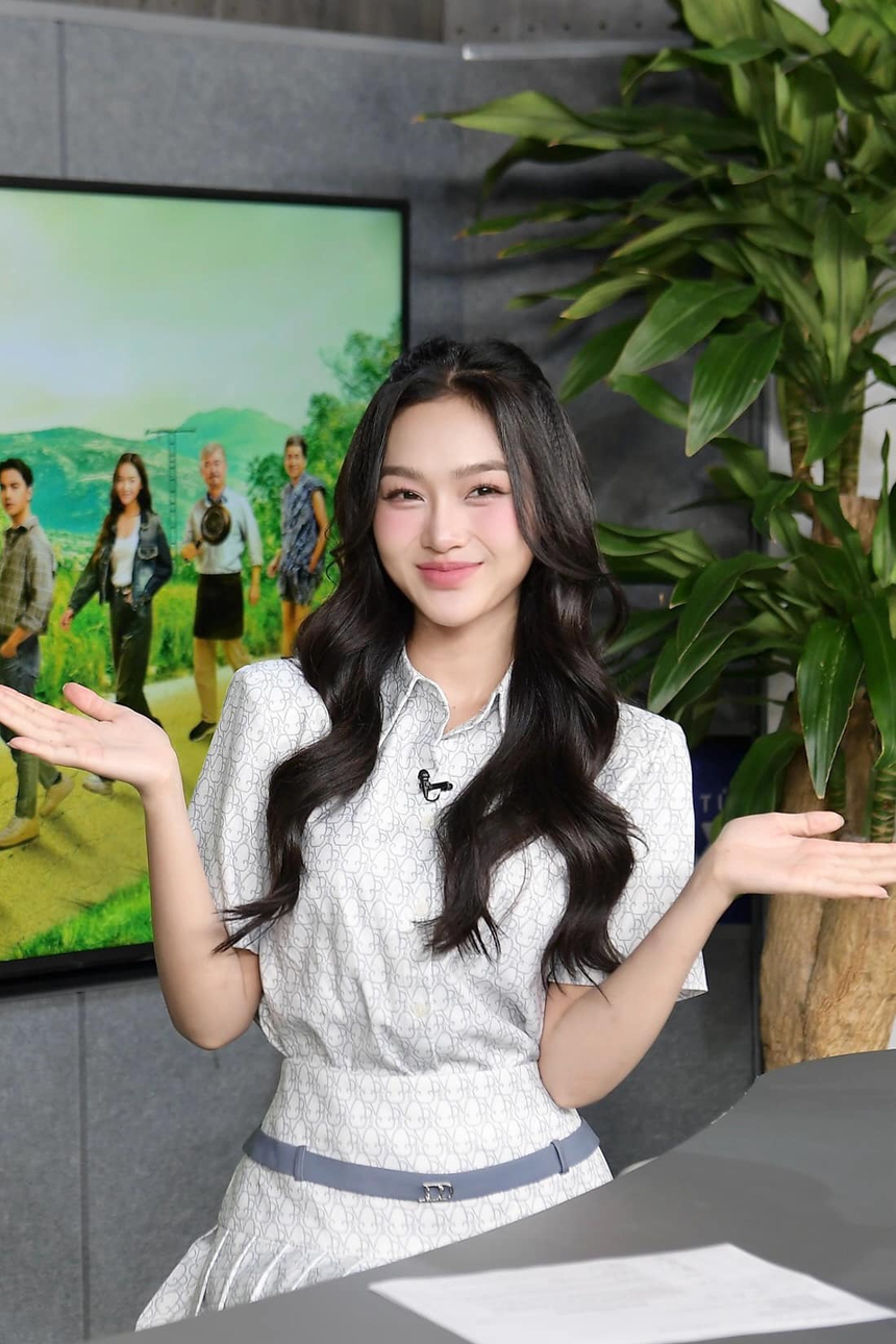 Nữ diễn viên tiết lộ cái khó khi đóng cặp với NSƯT Việt Anh - Ảnh 1.