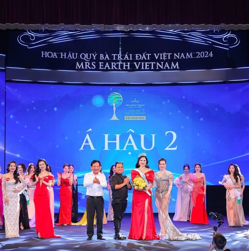 Á hậu đăng tâm thư cám ơn chồng Giáo sư trông con cho cô thi sắc đẹp - Ảnh 2.