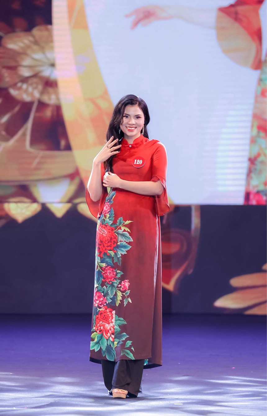 Á hậu đăng tâm thư cám ơn chồng Giáo sư trông con cho cô thi sắc đẹp - Ảnh 4.