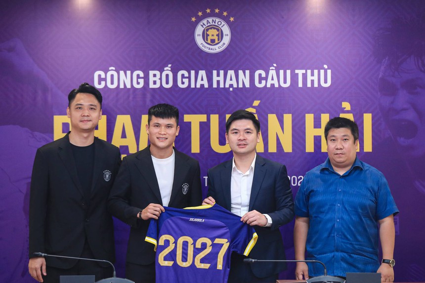 Tuấn Hải gia hạn hợp đồng với CLB Hà Nội nhưng vẫn có thể sang Nhật Bản thi đấu