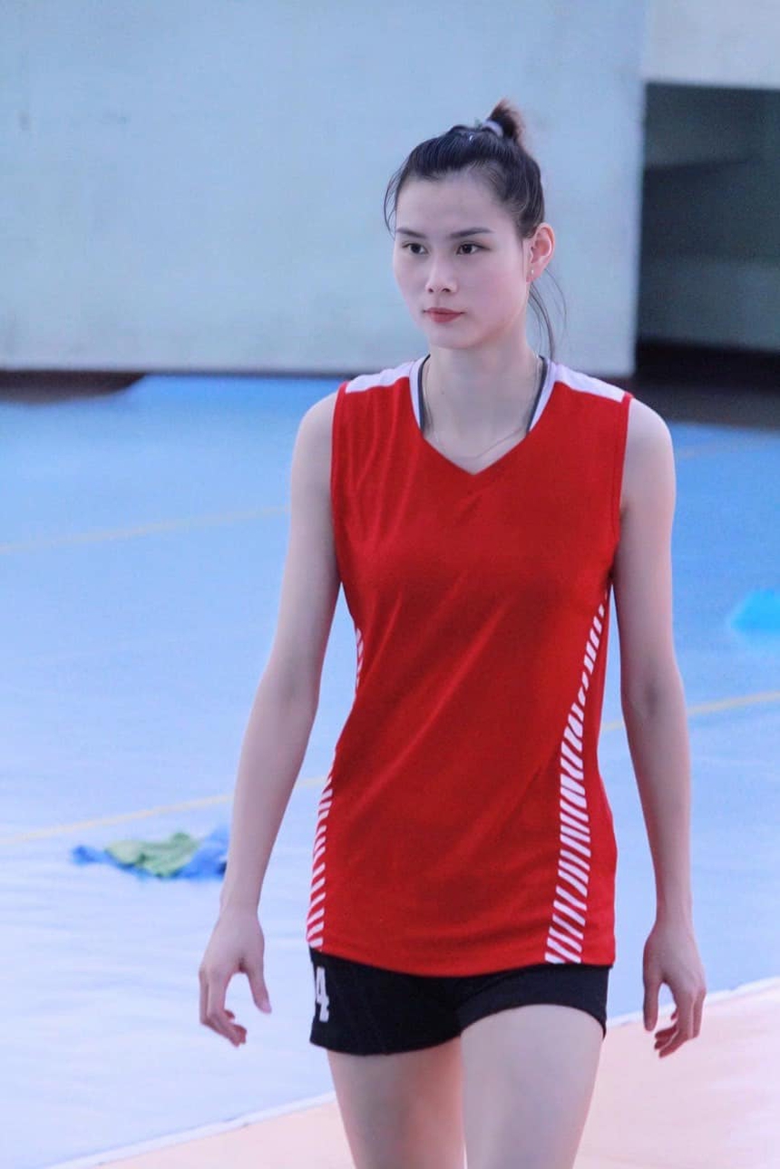 Ngôi sao bóng chuyền nữ 10X cao gần 1m90 bất ngờ thông báo giải nghệ, cuộc sống sang trang mới ở tuổi 23 - Ảnh 1. Ngôi sao bóng chuyền nữ 10X cao gần 1m90 bất ngờ thông báo giải nghệ, cuộc sống sang trang mới ở tuổi 23 - Ảnh 1.