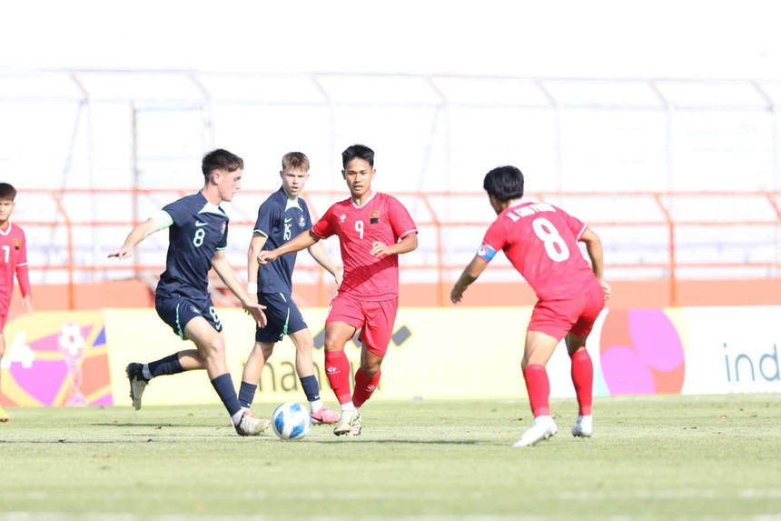 U19 Việt Nam (áo đỏ) thua U19 Úc 2-6, coi như hết hi vọng vào bán kết giải U19 Đông Nam Á 2024. Ảnh: VFF U19 Việt Nam (áo đỏ) thua U19 Úc 2-6, coi như hết hi vọng vào bán kết giải U19 Đông Nam Á 2024. Ảnh: VFF