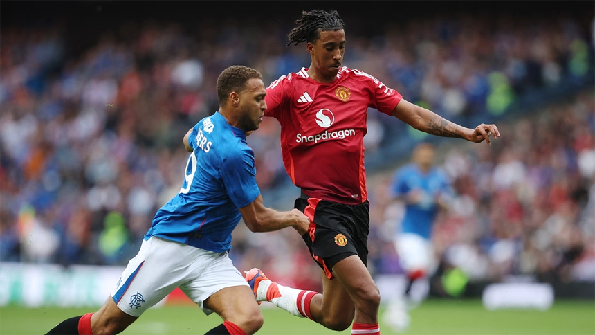 Trung vệ 18 tuổi ra mắt thành công, MU thắng trận đầu tiên trước mùa giải mới - Ảnh 1. Trung vệ 18 tuổi ra mắt thành công, MU thắng trận đầu tiên trước mùa giải mới - Ảnh 1.