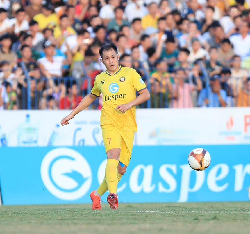 Tin nóng bóng đá Việt 22/7: CAHN chiêu mộ cựu trung vệ đội tuyển Việt Nam, Thanh Hóa rút khỏi giải châu Á - Ảnh 1. Tin nóng bóng đá Việt 22/7: CAHN chiêu mộ cựu trung vệ đội tuyển Việt Nam, Thanh Hóa rút khỏi giải châu Á - Ảnh 1.