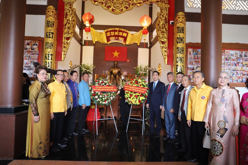 Ký ức xúc động về buổi đón Tổng Bí thư tại khu tưởng niệm Bác Hồ ở Thái Lan - Ảnh 2. Ký ức xúc động về buổi đón Tổng Bí thư tại khu tưởng niệm Bác Hồ ở Thái Lan - Ảnh 2.