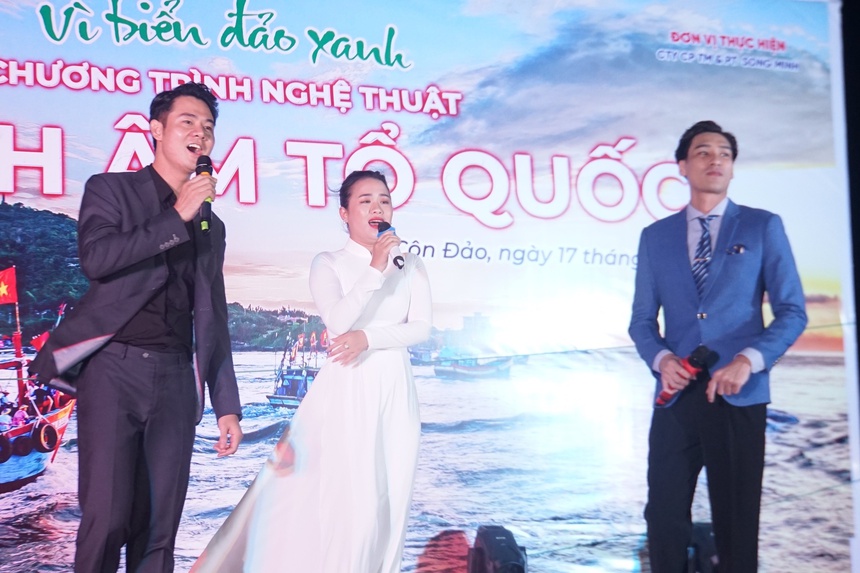 Khi "Giai điệu Tổ quốc" ngân vang giữa trùng khơi - Ảnh 1.