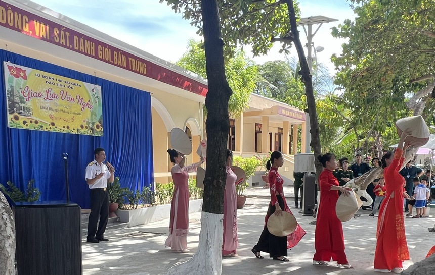 Khi "Giai điệu Tổ quốc" ngân vang giữa trùng khơi - Ảnh 3.