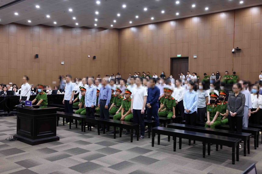 Xét xử vụ FLC: Cố ý câu kết làm sai lệch thông tin để bán cổ phiếu - Ảnh 2. Xét xử vụ FLC: Cố ý câu kết làm sai lệch thông tin để bán cổ phiếu - Ảnh 2.