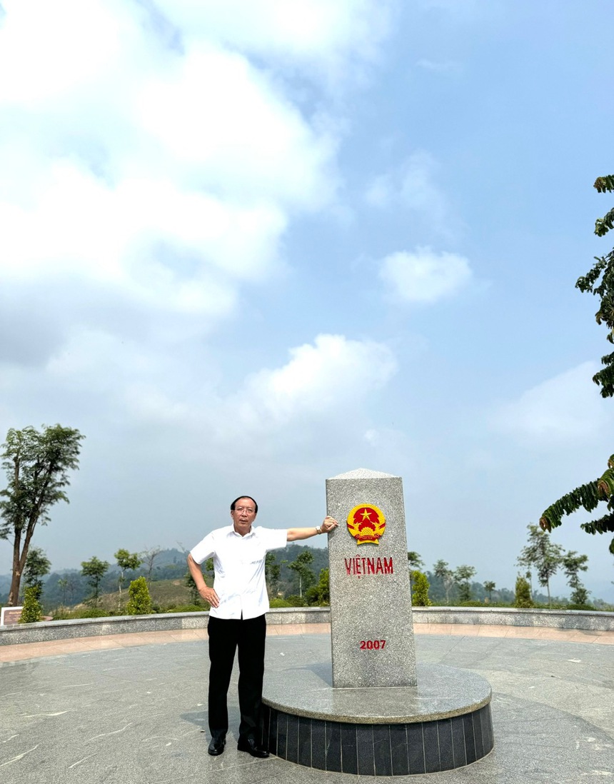 Nhà thơ Nguyễn Văn Thắng: "Thích sáng tác cho thiếu nhi, bởi yêu nghề dạy học" - Ảnh 4.