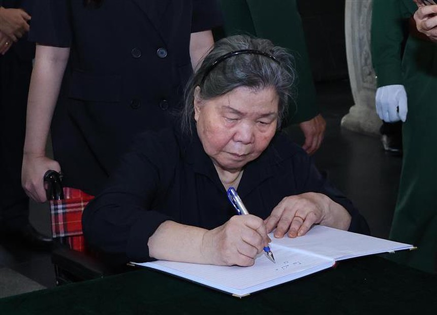 Xúc động những dòng ghi sổ tang của cô giáo Tổng Bí thư Nguyễn Phú Trọng - Ảnh 7.