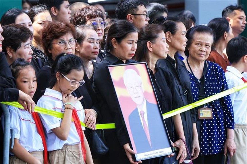 Lễ Quốc tang Tổng Bí thư Nguyễn Phú Trọng: "Biển người" tiếc thương vô hạn Nhà lãnh đạo đặc biệt xuất sắc của đất nước - Ảnh 3.