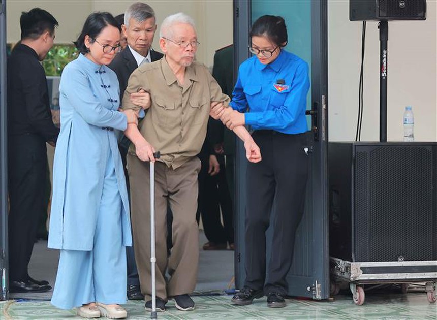 Nỗi buồn thương tiếc Tổng Bí thư bao trùm thôn Lại Đà - Ảnh 14. Nỗi buồn thương tiếc Tổng Bí thư bao trùm thôn Lại Đà - Ảnh 14.