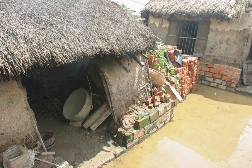 Cuộc sống sau ống kính: Nhà tranh vách đất - Ảnh 2. Cuộc sống sau ống kính: Nhà tranh vách đất - Ảnh 2.