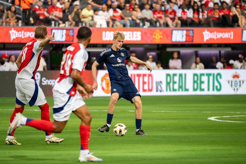 Jesus - Martinelli tỏa sáng, Arsenal ngược dòng đánh bại MU - Ảnh 2.