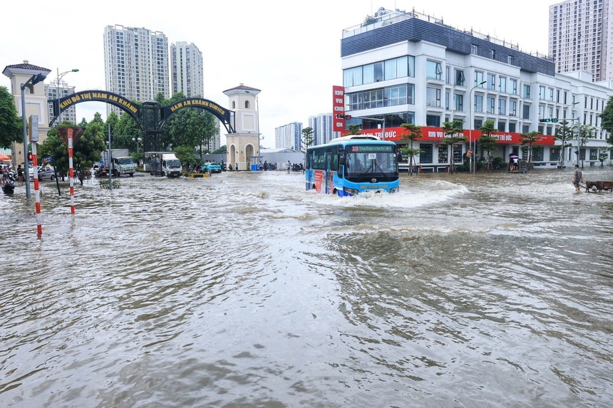 Bắc Bộ và Thủ đô Hà Nội có mưa rất to - Ảnh 1. Bắc Bộ và Thủ đô Hà Nội có mưa rất to - Ảnh 1.