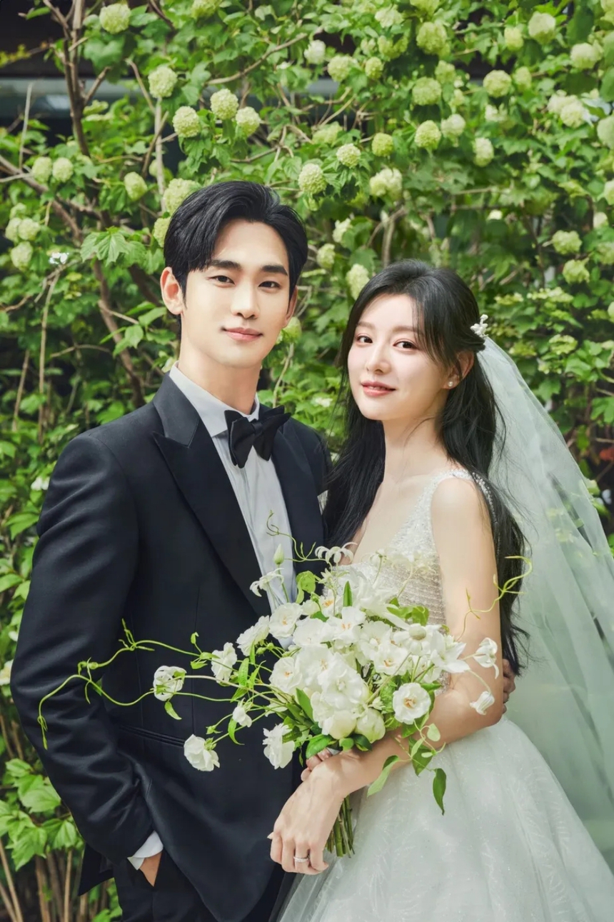 Công ty quản lý lên tiếng về tin đồn hẹn hò mới nhất của Kim Soo Hyun và Kim Ji Won - Ảnh 2. Công ty quản lý lên tiếng về tin đồn hẹn hò mới nhất của Kim Soo Hyun và Kim Ji Won - Ảnh 2.