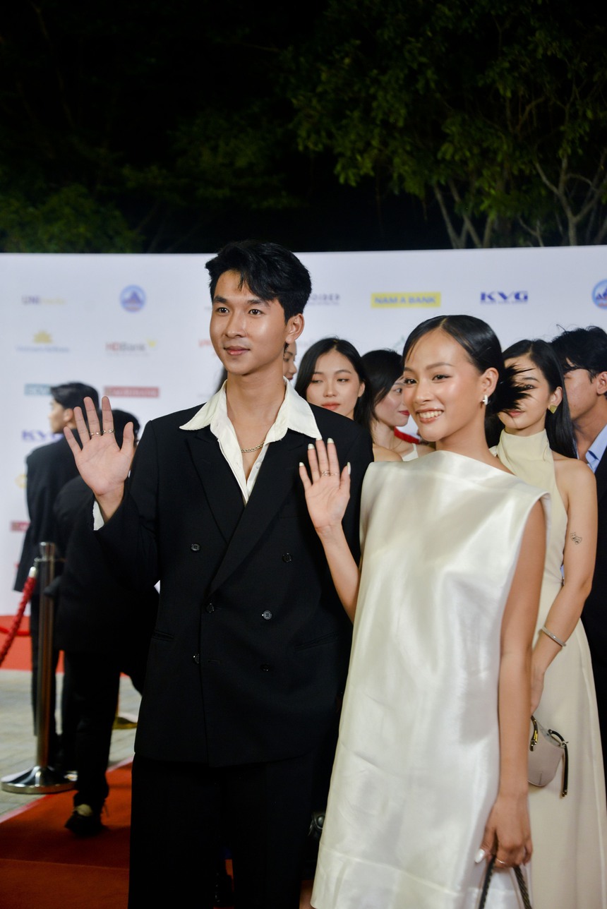 Dàn sao Việt Nam và quốc tế trên Thảm đỏ Liên hoan phim Châu Á Đà Nẵng 2024 - Ảnh 14.