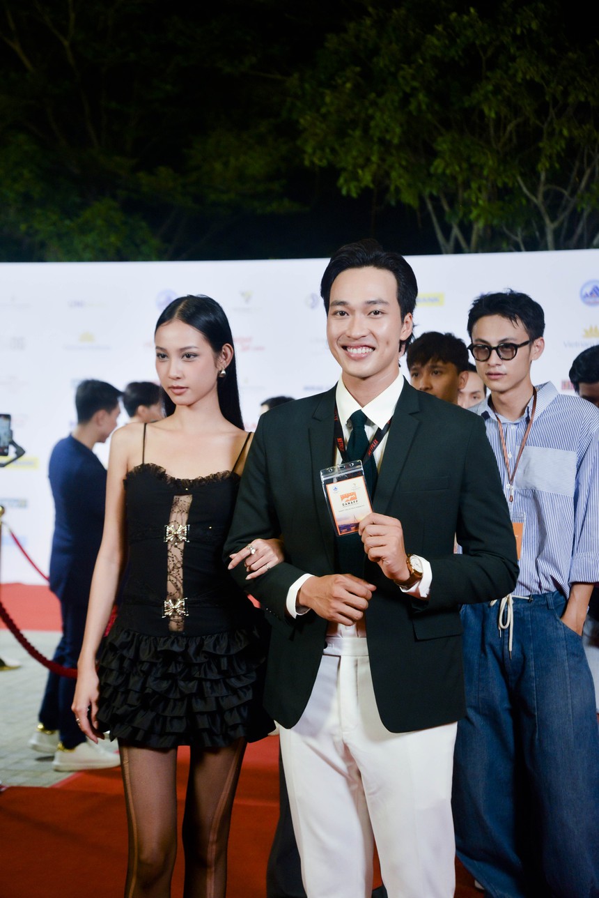 Dàn sao Việt Nam và quốc tế trên Thảm đỏ Liên hoan phim Châu Á Đà Nẵng 2024 - Ảnh 19.