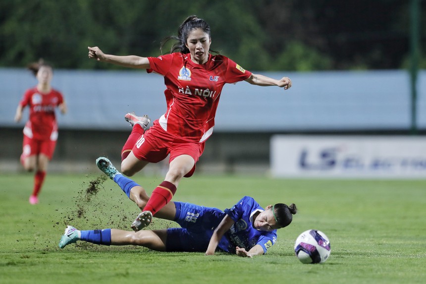 "Hotgirl" Thanh Nhã cùng Hà Nội 1 mất ngôi nhì bảng giải bóng đá nữ VĐQG 2024 - Ảnh 1.
