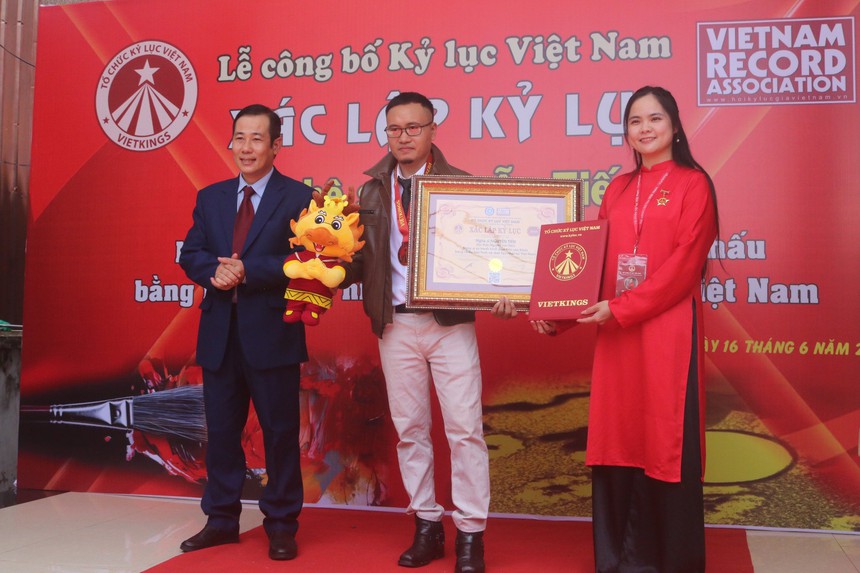 Nghệ sĩ Nguyễn Tiến nói gì sau khi xác lập kỷ lục Việt Nam? - Ảnh 1. Nghệ sĩ Nguyễn Tiến nói gì sau khi xác lập kỷ lục Việt Nam? - Ảnh 1.