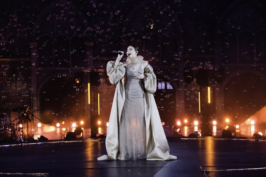 Hồ Ngọc Hà ra mắt ấn phẩm đặc biệt, kỷ niệm 1 năm “Love Song” Đà Nẵng - Ảnh 1. Hồ Ngọc Hà ra mắt ấn phẩm đặc biệt, kỷ niệm 1 năm “Love Song” Đà Nẵng - Ảnh 1.