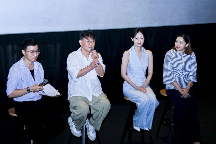 Mỹ nhân Jeon So Min trong vòng vây của fan Việt tại LHP châu Á Đà Nẵng 2024 - Ảnh 6.