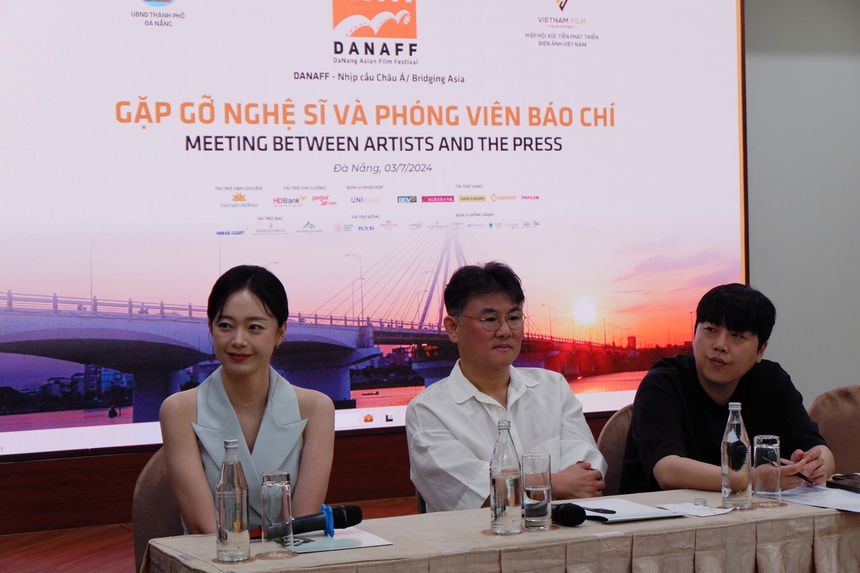 Mỹ nhân Jeon So Min trong vòng vây của fan Việt tại LHP châu Á Đà Nẵng 2024 - Ảnh 4.