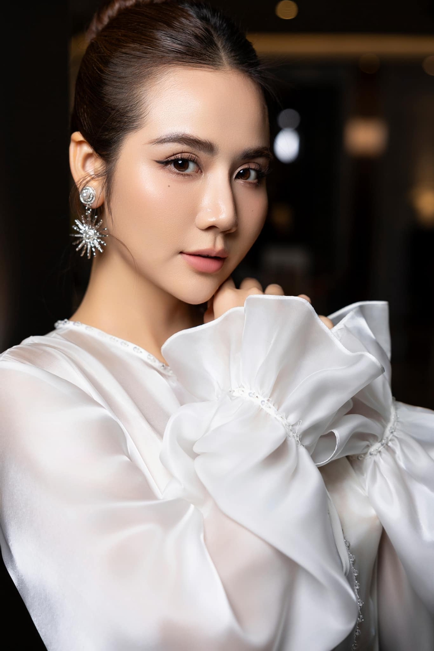 Nhan sắc của dàn mỹ nhân VTV thuở mới vào nghề - Ảnh 6. Nhan sắc của dàn mỹ nhân VTV thuở mới vào nghề - Ảnh 6.